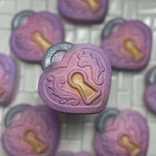 Locket bath bomb