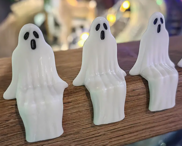 Little Tiny Shelf Ghosties