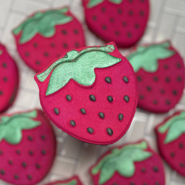 Strawberry bath bomb (large)